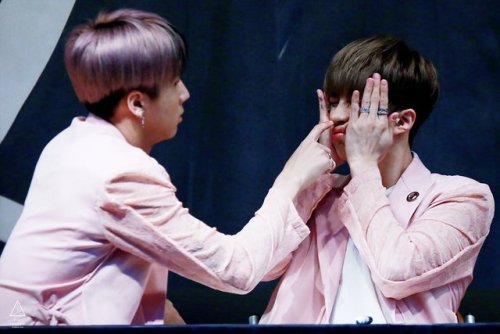 officialrovix:170528 Ken &amp; Ravi @ Hapjeong Fansign | © Ravissement