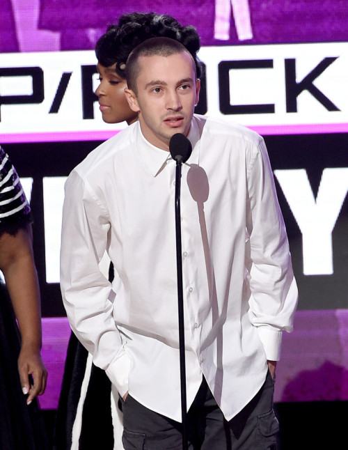 fuckyeahtwentyonepilots:2016 American Music Awards - 20/11