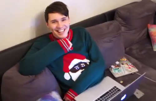 phanjam: HE”S SO FUCKING CUTE LOOK AT HIM OH MY GOD 