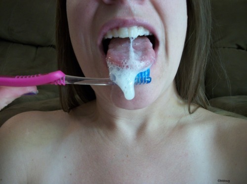 ultrabukkakelover:  Cum in Mouth   Cum on Tongue   Funny     Wifey … ift.tt/1xNu1lB