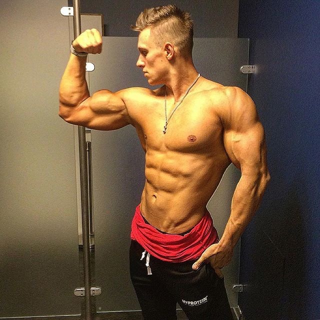 hotsexymenxxx:  Steve Kris 