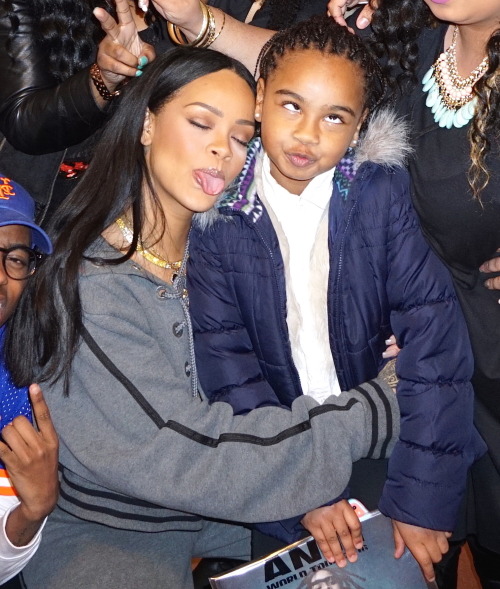 celebritiesofcolor: Rihanna poses with fans backstage at her Anti World Tour Concert in Philadelphi