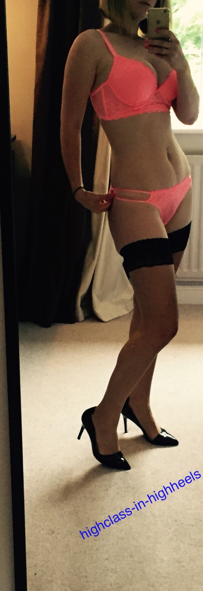 highclass-in-highheels:  Yesterday’s lingerie and workwear  Snapchat and kik: MostlyamateursMostlyamateurs@yahoo.com