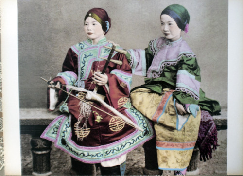 indypendent-thinking:Two Young Chinese Courtesans 1900-1915/ postcard.