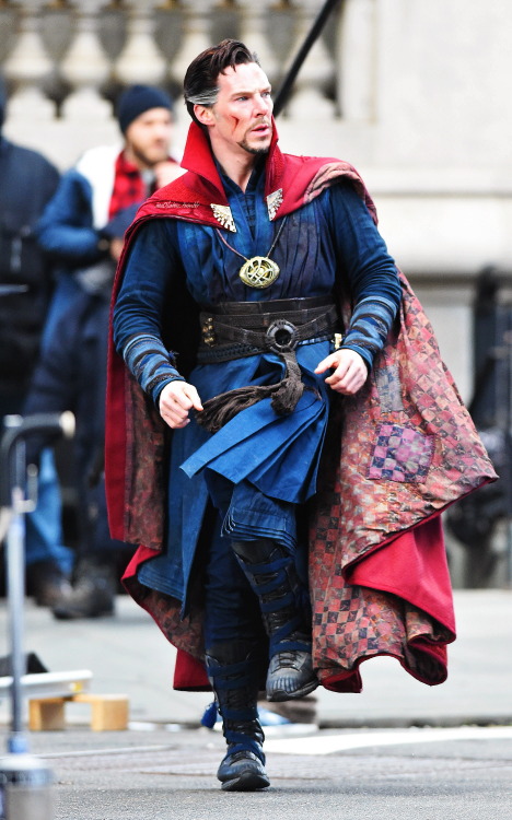 acc0latus:☐ HQ - Benedict on the set of “Doctor Strange’ in NY. (April 3nd 2016).