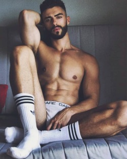 haneyzovic:That’s perfect 💯✨ Thank you @iliasminos ❤ • • ⛔This pic has been approved to be posted by @iliasminos , and can’t be reposted without his consent ⛔ • • 👉@haneyzovic 👈 • • #men #socks #socken #corap #calze #chaussettes