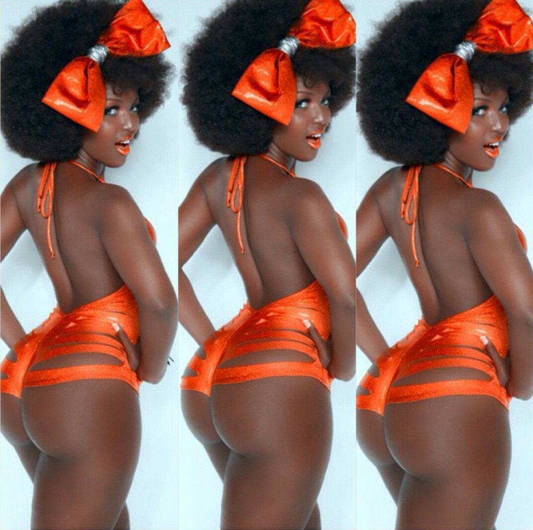 beautyandthebooty:  everydayphotos77:  With a bow on it  Amara Santos