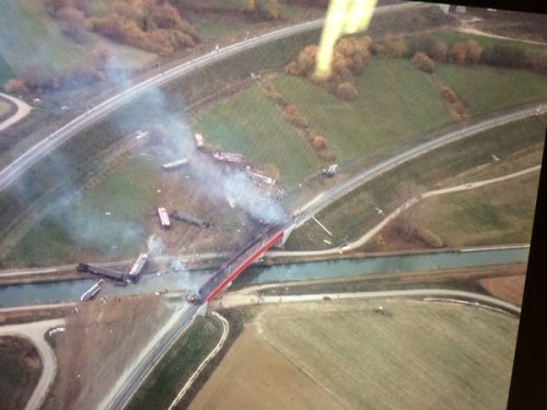 Vue aérienne du déraillement d'une rame TGV à Eckwersheim, à l'approche de Strasbourg.Aerial view of