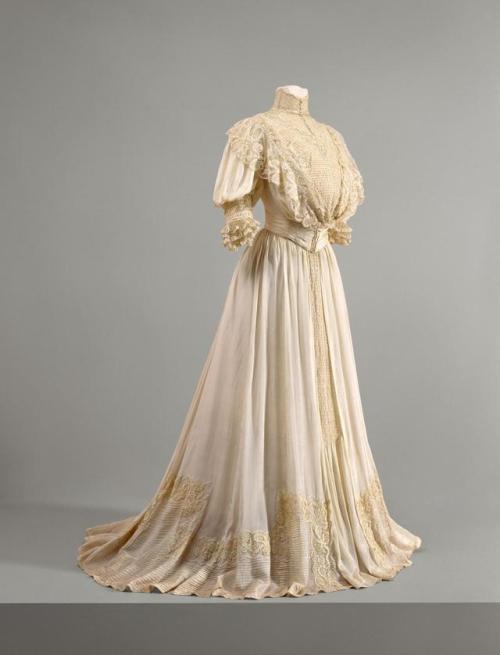 fashionsfromhistory:Wedding Dress1907Tasmania, AustraliaNational Gallery of Victoria