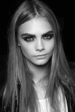 allcursed:   Cara Delevingne. 