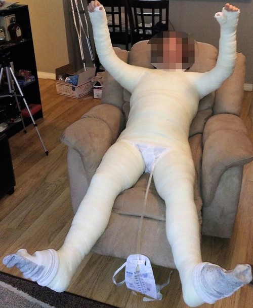 https://lovetapebondage.tumblr.com/post/172943832731