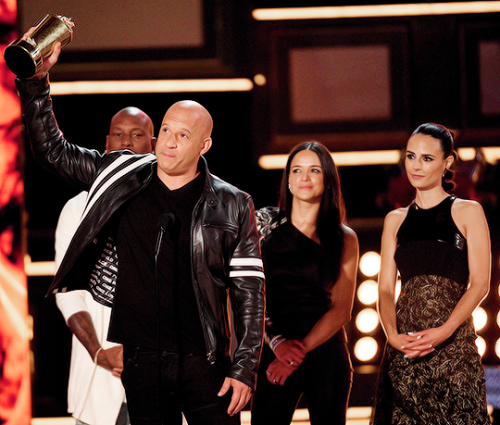 Vin Diesel, Tyrese Gibson, Michelle Rodriguez and Jordana Brewster accept the MTV Generation Award f