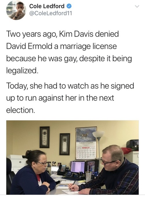 aimabovethetarget: weavemama: THIS NEEDS TO BE PUT IN A HISTORY BOOK I HOPE he takes her seat, too.