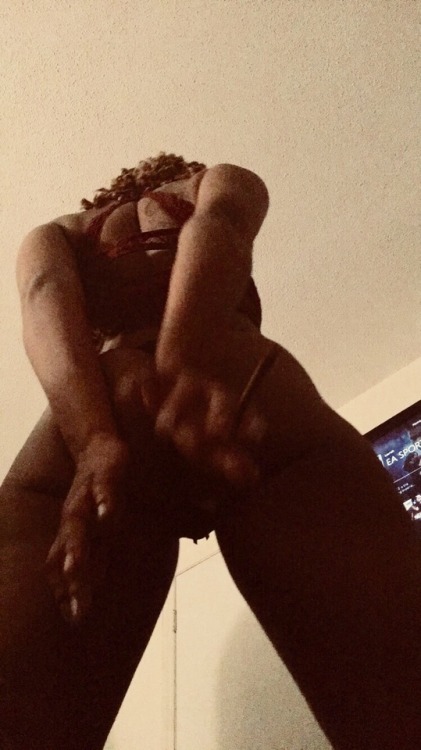 youngfreaks704:  ebonycameltoelove:  Right before she sits on my face  @youngfreaks704 Is he lucky o