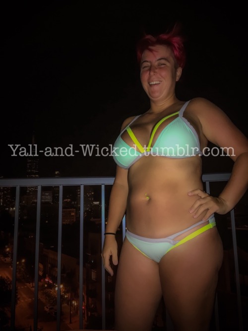 bifetpair:  yall-and-wicked:  We went up to the roof top hot tub to enjoy the Chicago skyline and ended up…  What’s up this Thursday night?