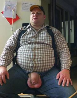 thickdongers:  littlebrotherjimmy:  biversbear:  Thank you to the 32,000 fans for the 38 million views on xtube ! More in my Tumblr Collection1300 Likes | 3500 Pic Archive | 200 Videos  That’s some fat dick there!  big belly/big dick —- nothing