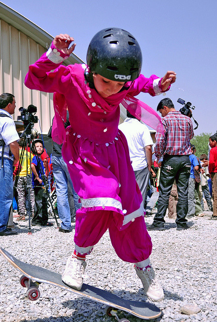 afghanistaninphotos:  Girls skating - Afghanistan (x)   Way to go ladies