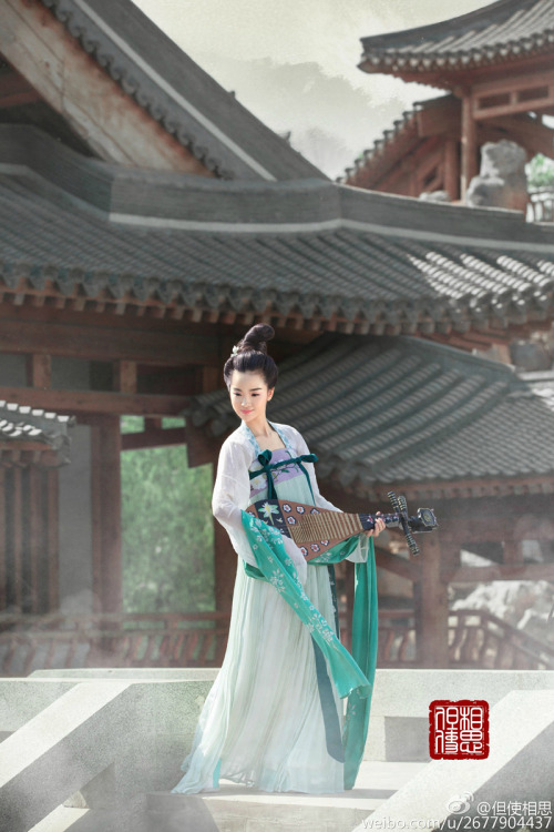 mingsonjia:Tang dynasty Qixiong Ruqun vs. Song Dynasty Beiziphotography by 但使相思