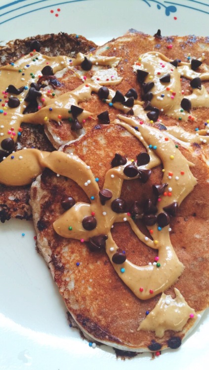 phosphorescentt:  cake batter protein pancakes with white chocolate pb and mini chocolate chips  ummmm these were divine