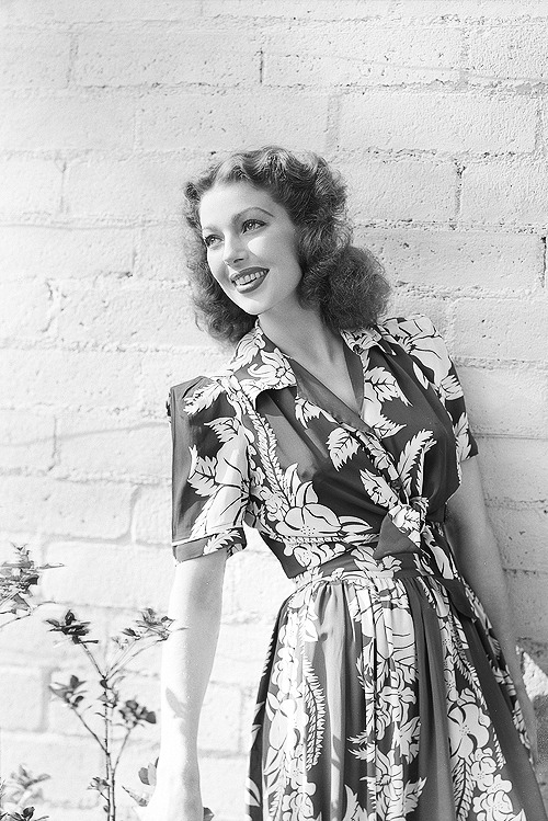  Loretta Young, c.1940s. Photo by John Engstead. 