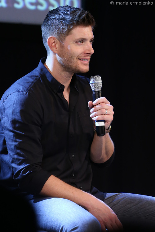 secretlytodream: The many faces of Jensen Ackles :D JIB 5, Saturday. Photos by me