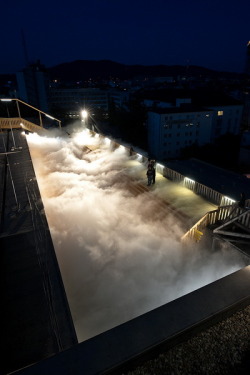 indefenseofart:  ‘Cloud Parking’ (2011) an installation by Japanese artist Fujiko Nakaya to simulate walking on clouds!!! This should really be a permanent installation somewhere. 