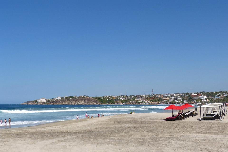 Lundi 25 mars
Jour 4, Puerto Escondido, plage de Zicatela; & Mazunte
Nous nous réveillons avec la vue sur la mer que nous n'avions pas forcément pu admirer la veille au soir. La plage en face de l'hôtel est la playa de Zicatela, sur laquelle...