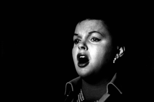 Judy Garland singing in concert, late 50s