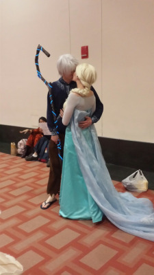 god-fucking-dammit-trip:  saw these super-cute jack and elsa cosplayersbUT THEN A STORMTROOPER SHOWED UP AND