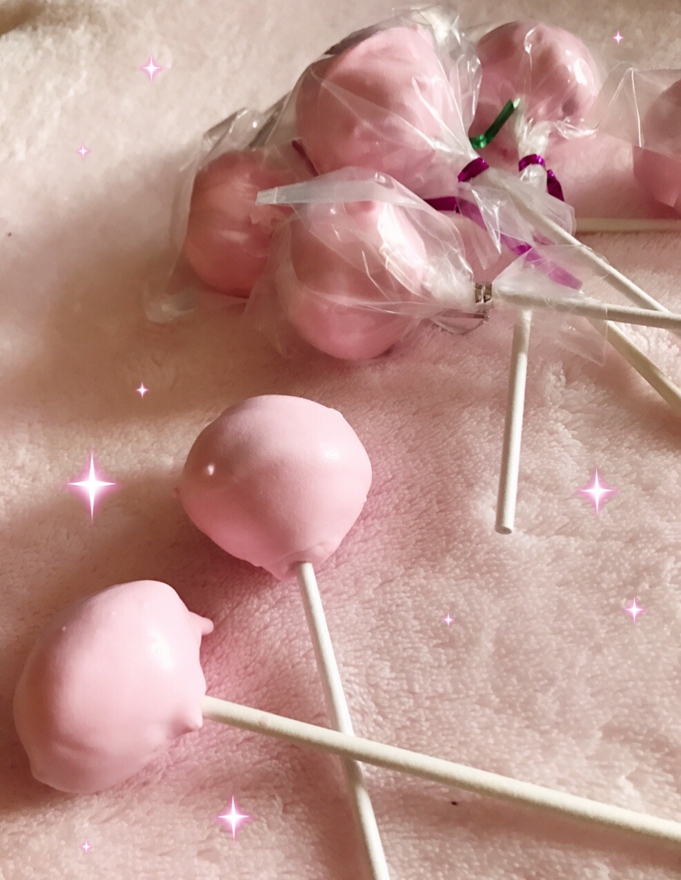 kimchiblu: princesspuffybutt:   Daddy also made me these amazing cake pops! They’re