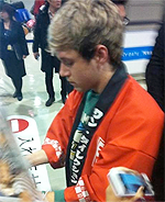 nananarry:  and they landed in Japan! x x x x 