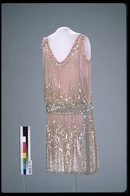 fripperiesandfobs:  Evening dress, 1925-26 From the Canadian Museum of Civilization 