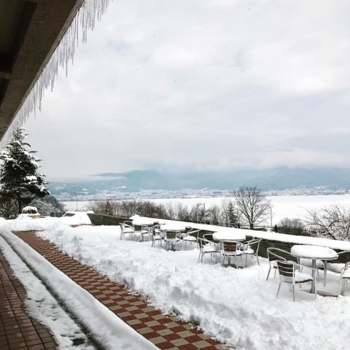 Le lac de Suwa sous la neige et la glace. The lake Suwa: so beautiful and cold! #japan #japanese #ja