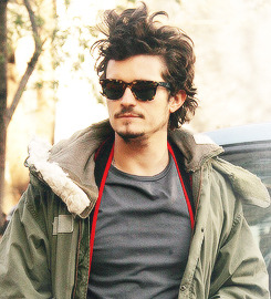 pointyearedelvishprinceling:  Orlando Bloom walking around looking very sexy ~ requested