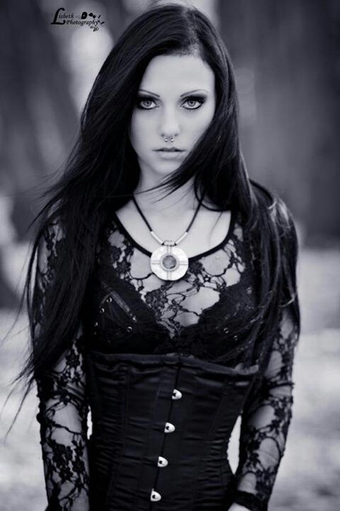 dark-beauties:
“ Dark beauty http://dark-beauties.tumblr.com/
”