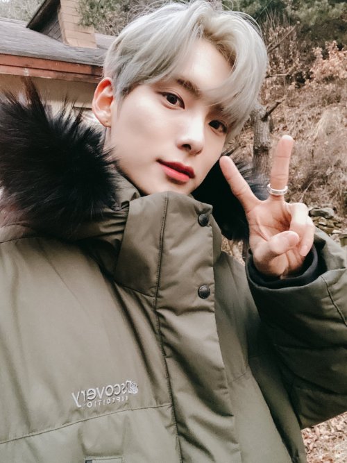 official_ACE7:[#ACE_Jun]Chois ~ What is everyone up to? ☹️I want to see you so much today ❤️It’s col