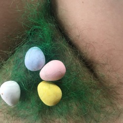 texfun59:  hookerproblemz:  💚🐇💚   I cannot fantasize of a more perfect Easter egg hunt