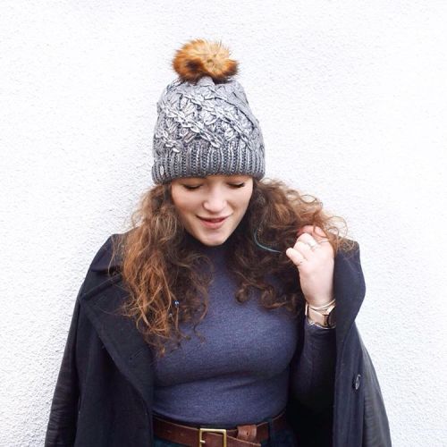 This bobble hat I so cute and cosy! @buff_uk #curlyhair #fblogger #selfie #wnter #smile