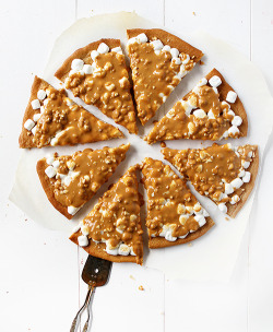 Fullcravings:  Peanut Butter Marshmallow Butterscotch Dessert Pizza