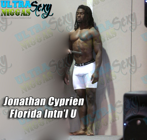 ultrasexyniggas:  Before they were famous (rich)…. NFL Weigh-In..  [↓↓↓Click The Banner To Follow Us↓↓↓]  Follow Us for the HOTTEST Black Men on Tumblr! Lot of EXCLUSIVE pictures/videos!