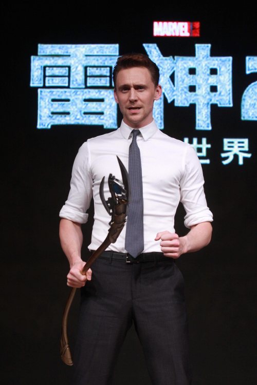 torrilla:  Tom Hiddleston attends ‘Thor: The Dark World’ press conference at Yintai Centre on October 11, 2013 in Beijing, China [HQ] 