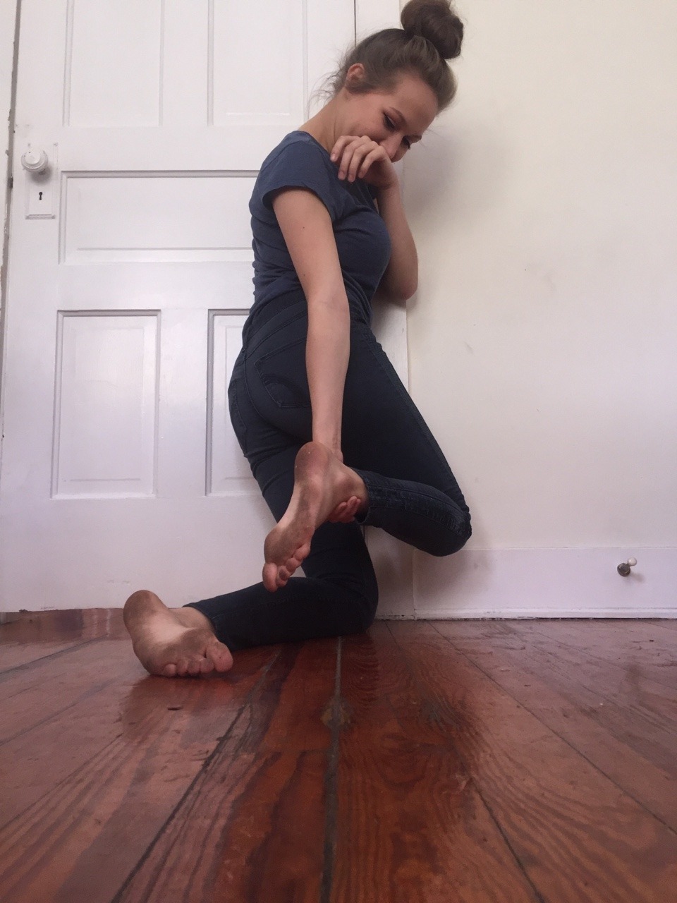 prettyfeet1998:  Dirty feet are a no no!! I was running outside today barefoot! Shame