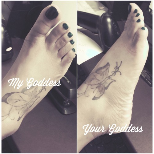 freakyebonyfeettoes: What would you do to these toes? I would love to eat these babies up yummy !