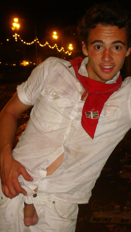 exhibition-i-st:  Bayonne cutie showing off
