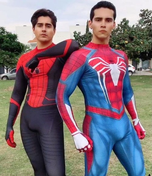 superhero-cosplay-cuties:  Cute guys dressing as their favorite superheroshttps://superhero-cosplay-cuties.tumblr.com