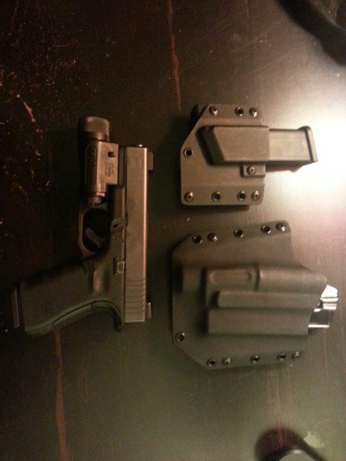 youdontevenguns:Holster porn courtesy of Raven Concealment Systems.