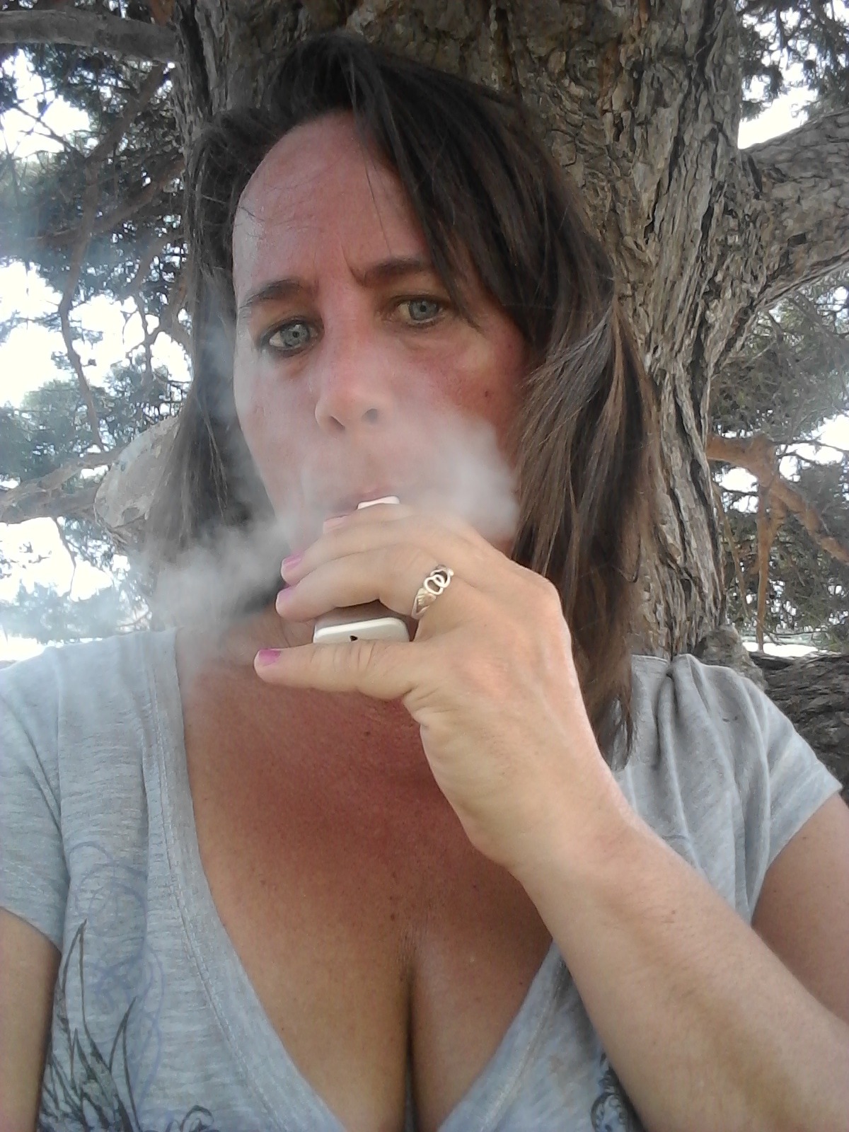 munchinmunchkin1:  #munchinmunchkin1#midweststag’s wife/vixen vape time on the