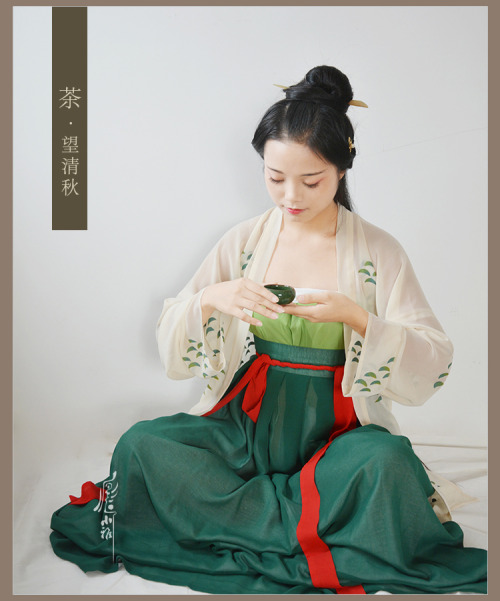 fouryearsofshades: 小 雅 Traditional Chinese Hanfu.