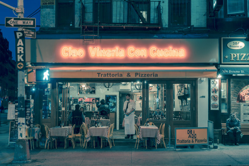 escapekit:Light On Beautiful work by Brooklyn photographer Franck Bohbot. Franck presents a nocturna