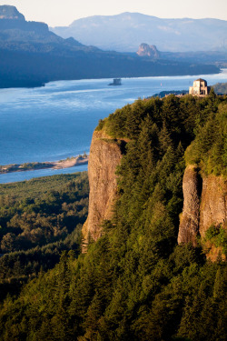 alivetotellthetail:  Vista House by Pete.